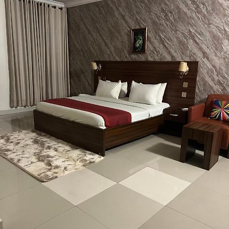 Posh Hotel And Suites Victoria Island Лагос Екстериор снимка