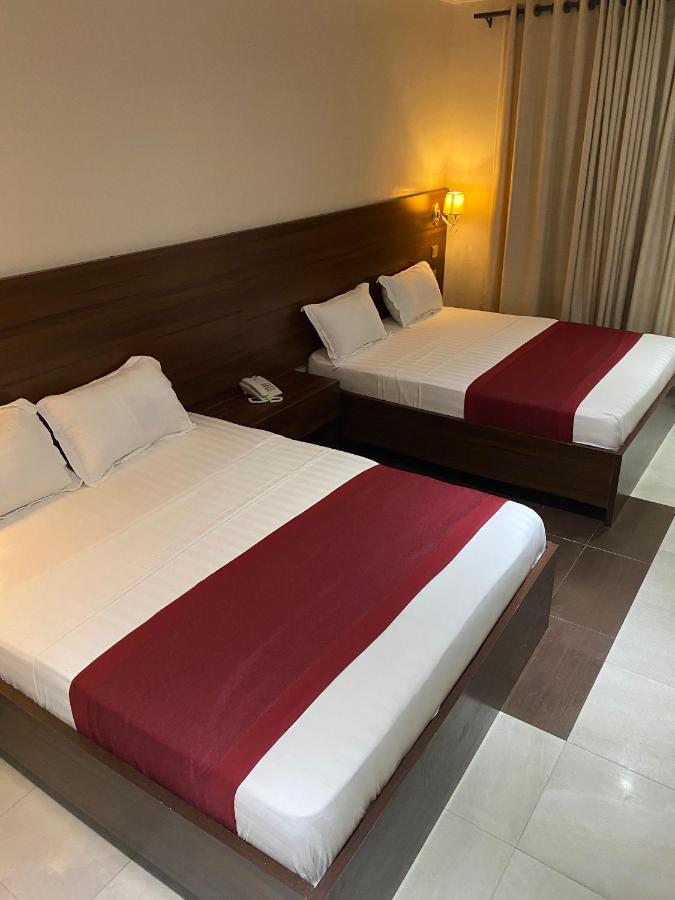 Posh Hotel And Suites Victoria Island Лагос Екстериор снимка