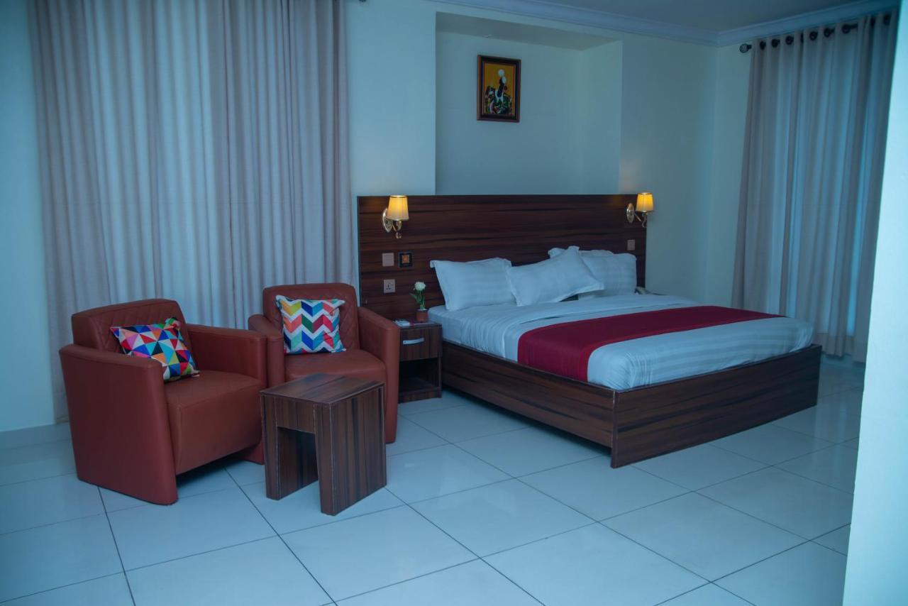 Posh Hotel And Suites Victoria Island Лагос Екстериор снимка