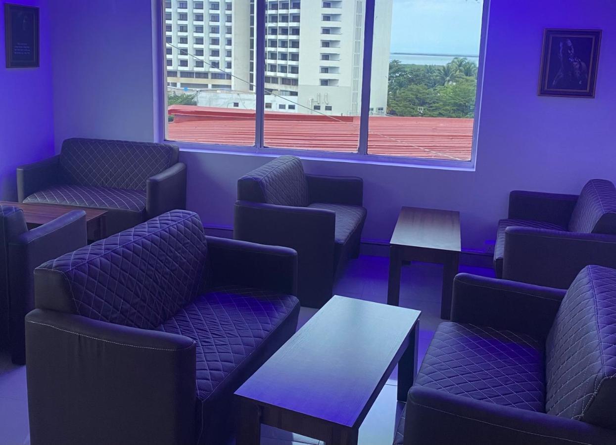 Posh Hotel And Suites Victoria Island Лагос Екстериор снимка
