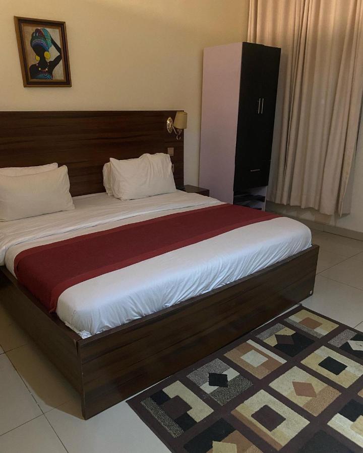Posh Hotel And Suites Victoria Island Лагос Екстериор снимка