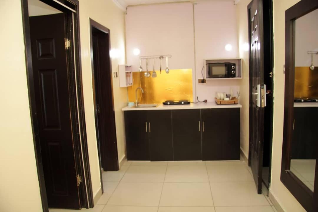 Posh Hotel And Suites Victoria Island Лагос Екстериор снимка