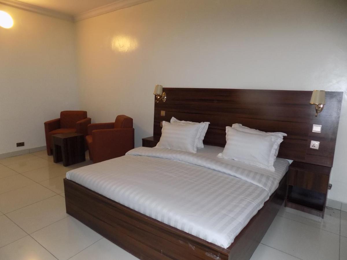 Posh Hotel And Suites Victoria Island Лагос Екстериор снимка