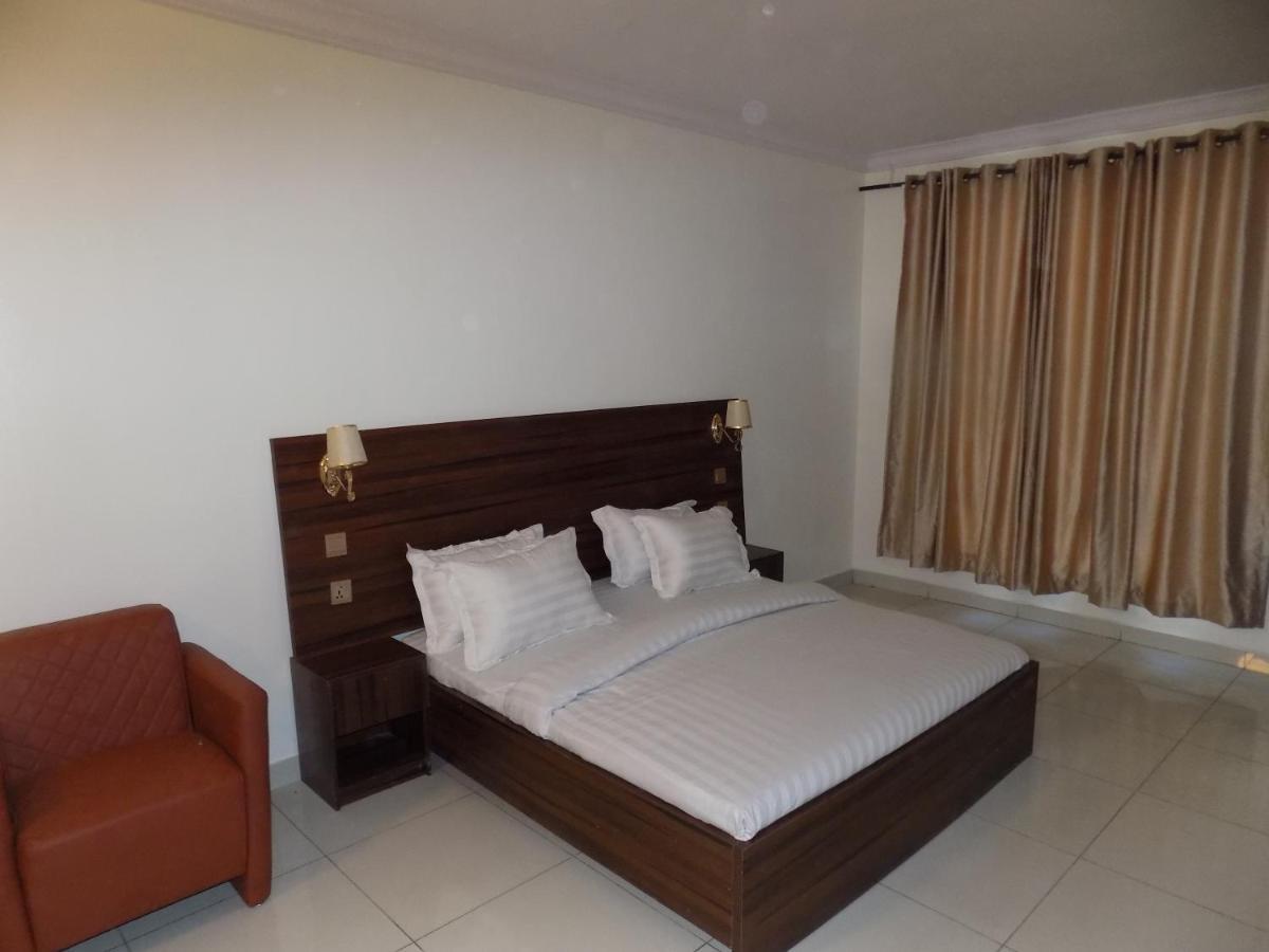 Posh Hotel And Suites Victoria Island Лагос Екстериор снимка