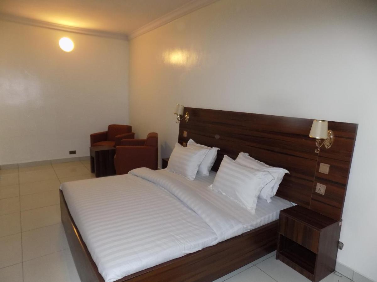 Posh Hotel And Suites Victoria Island Лагос Екстериор снимка