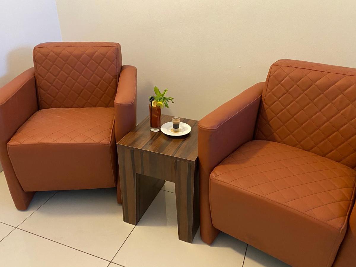 Posh Hotel And Suites Victoria Island Лагос Екстериор снимка