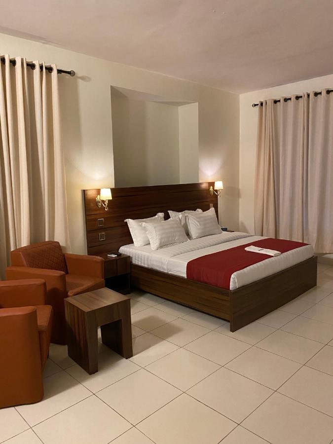 Posh Hotel And Suites Victoria Island Лагос Екстериор снимка