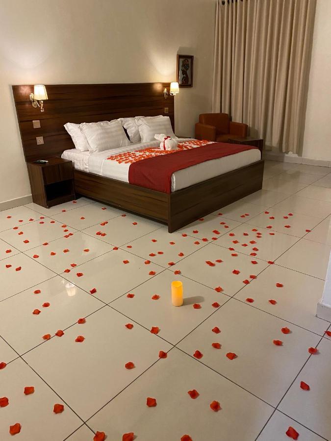 Posh Hotel And Suites Victoria Island Лагос Екстериор снимка